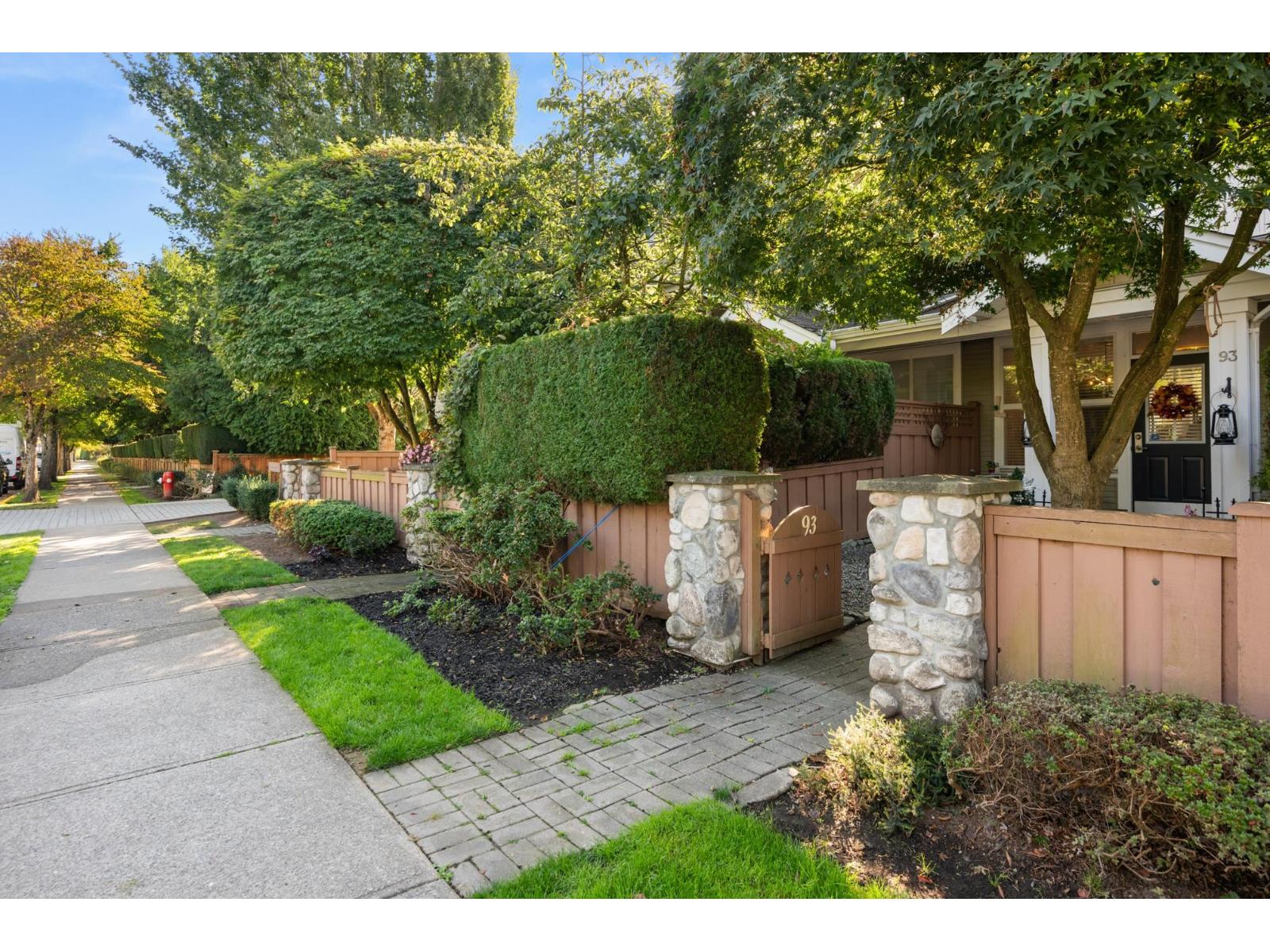 93 20460 66 AVENUE, Langley