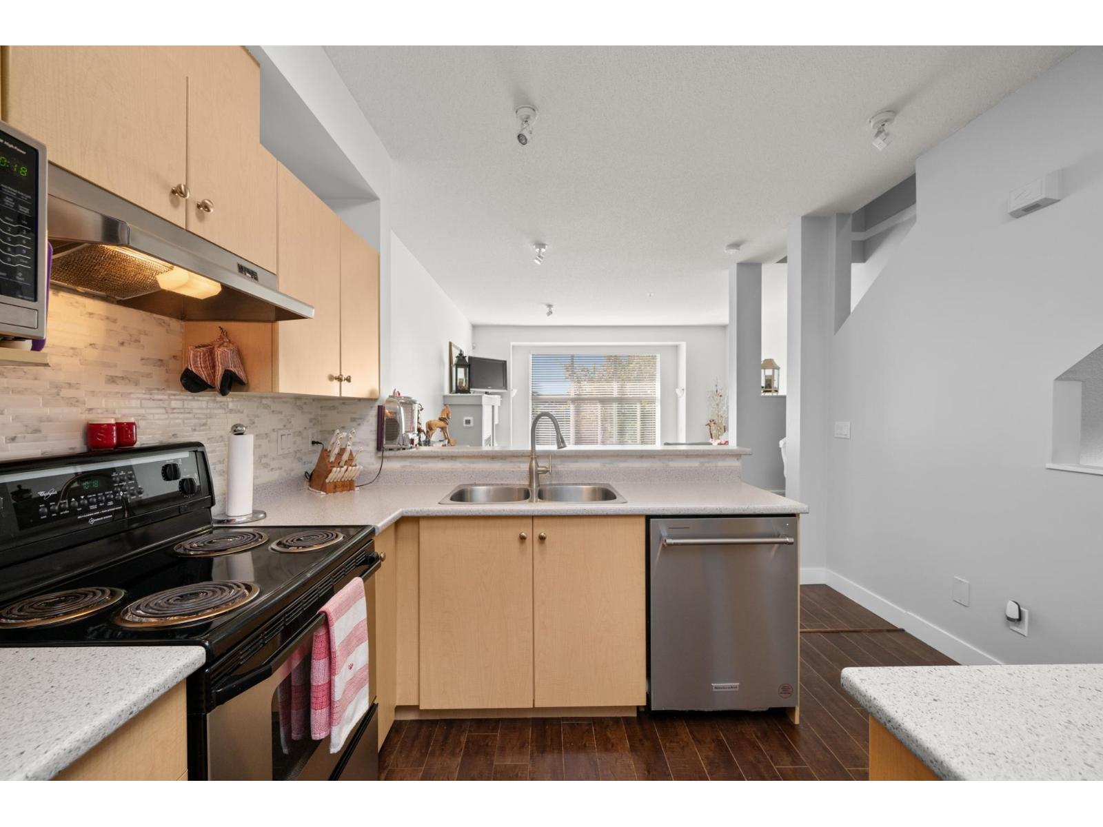 93 20460 66 AVENUE, Langley