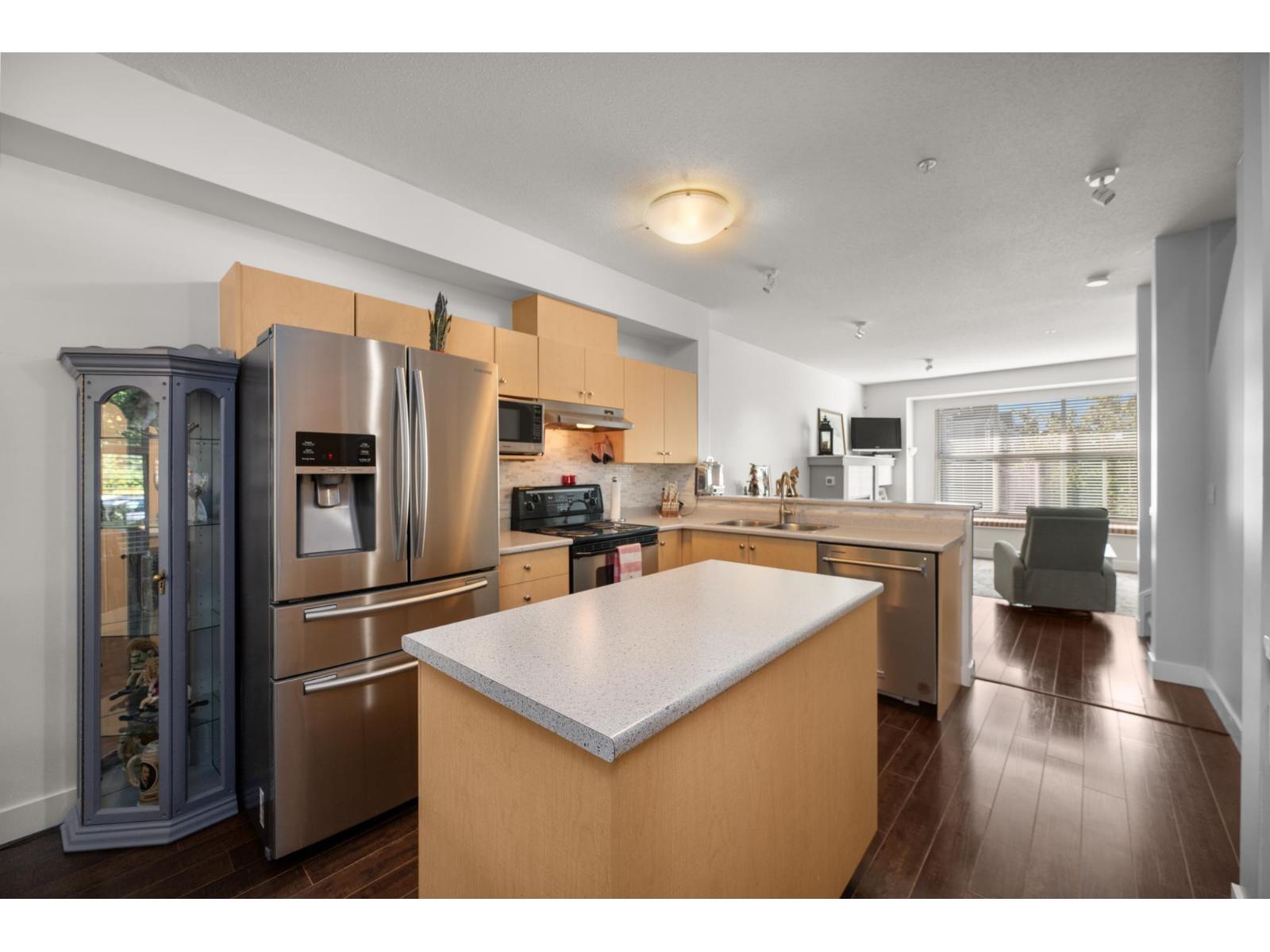 93 20460 66 AVENUE, Langley