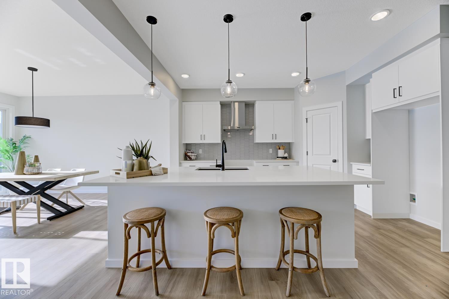 20711 24 AV NW, Edmonton