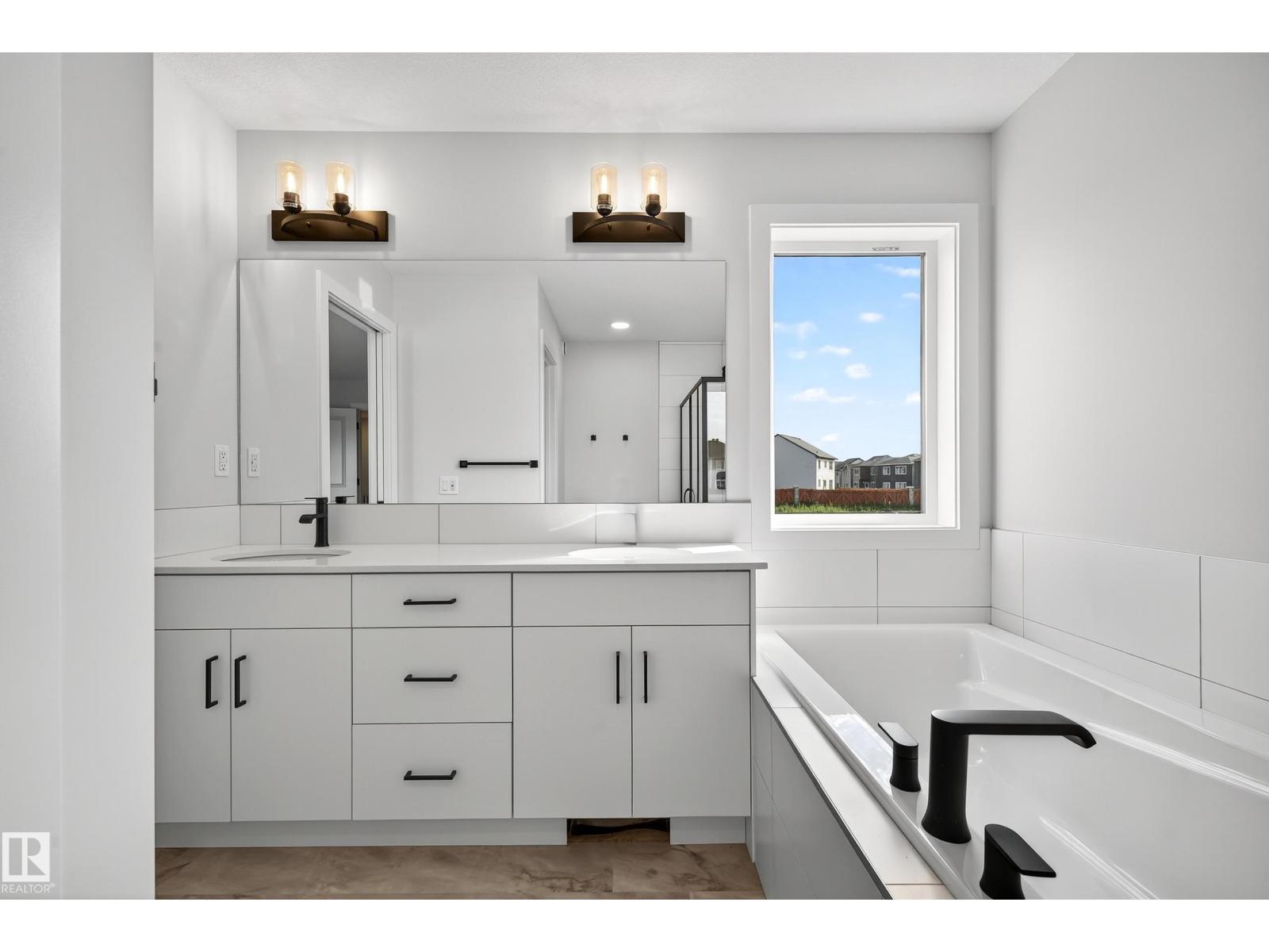 20711 24 AV NW, Edmonton