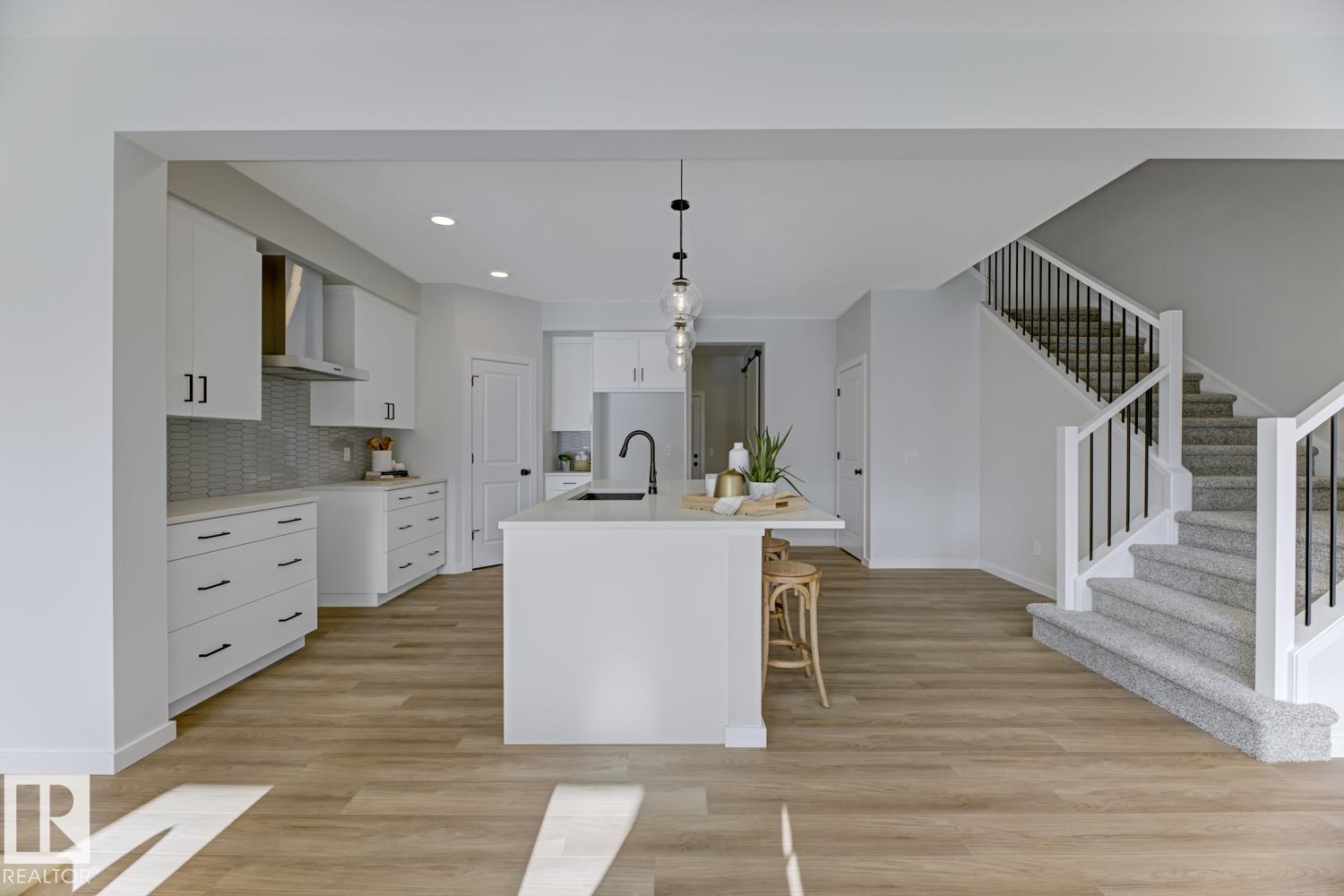 20711 24 AV NW, Edmonton