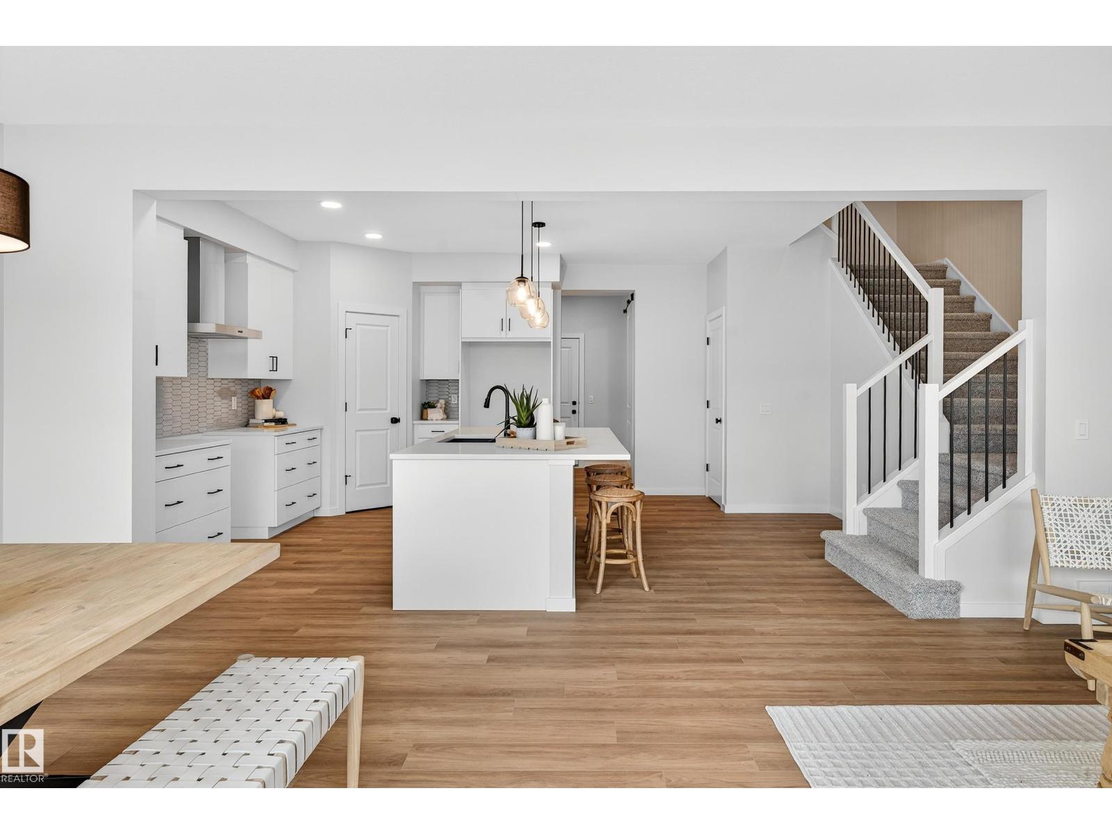 20711 24 AV NW, Edmonton