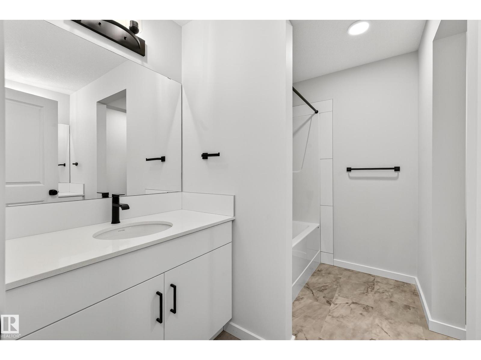 20711 24 AV NW, Edmonton