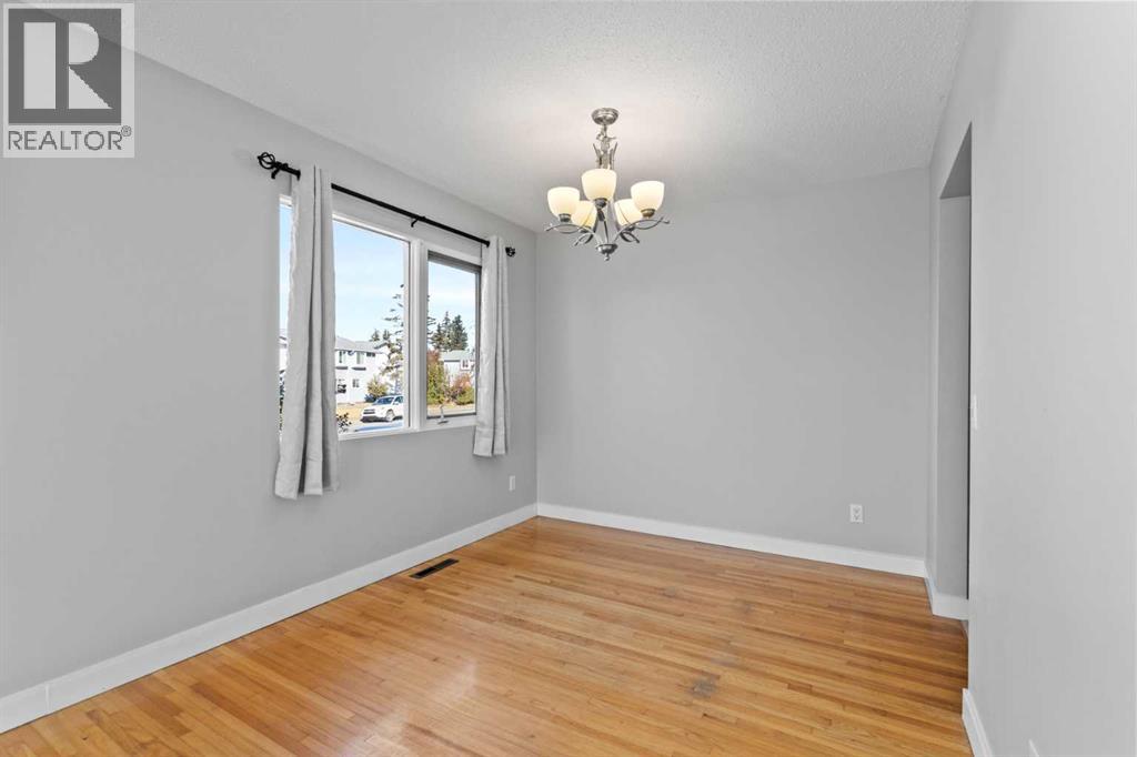 Single Family House Bungalow for Sale in   Avenue SW Glamorgan Calgary 