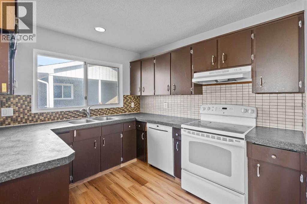 Single Family House Bungalow for Sale in   Avenue SW Glamorgan Calgary 