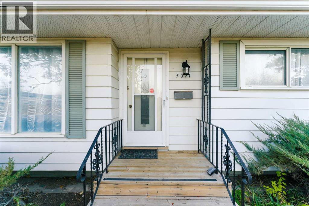 Single Family House Bungalow for Sale in   Avenue SW Glamorgan Calgary 