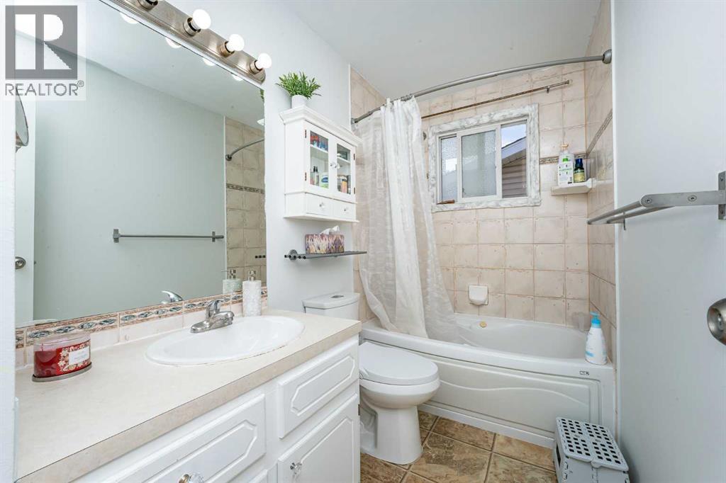 Single Family House 4 Level for Sale in  Castleglen Road NE Castleridge Calgary 