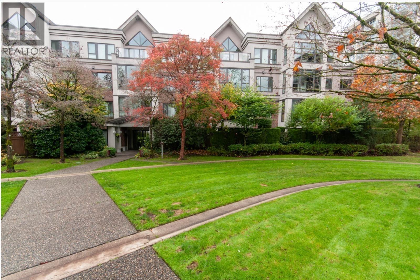 309 175 E 10TH STREET, North Vancouver