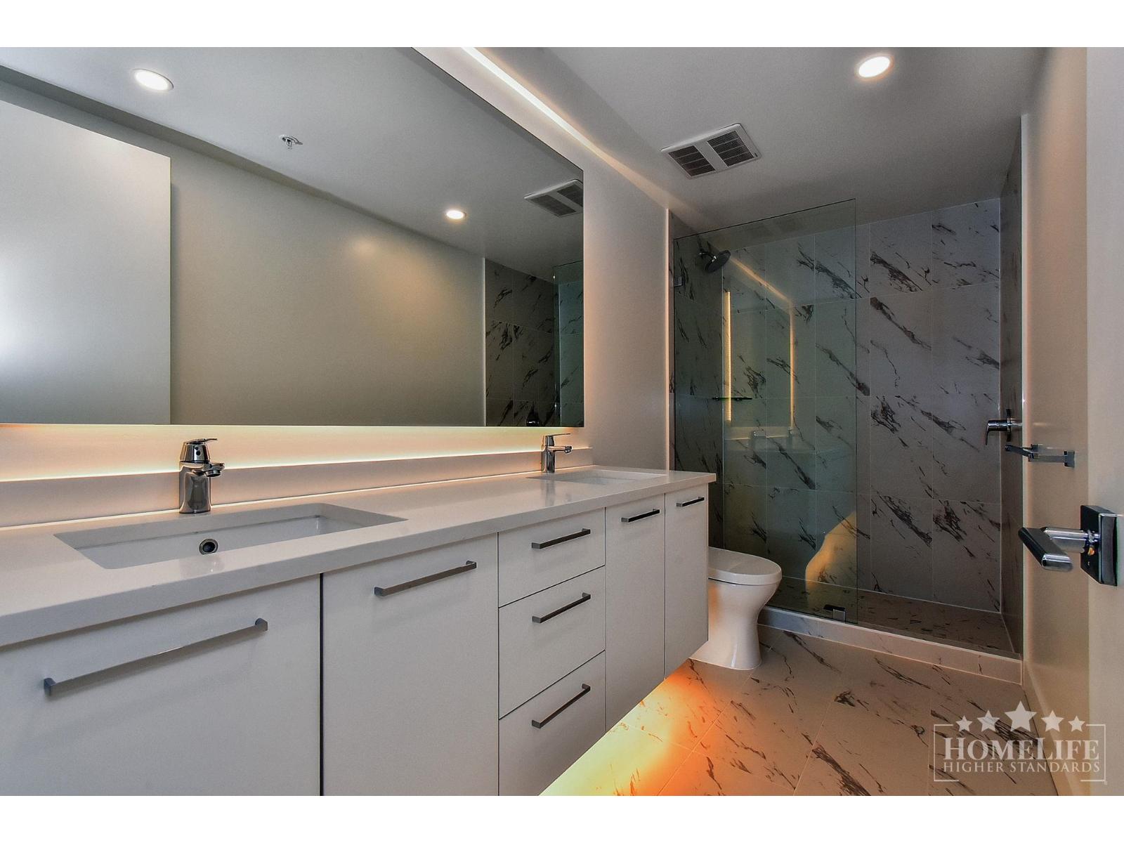 307 1588 JOHNSTON ROAD, White Rock