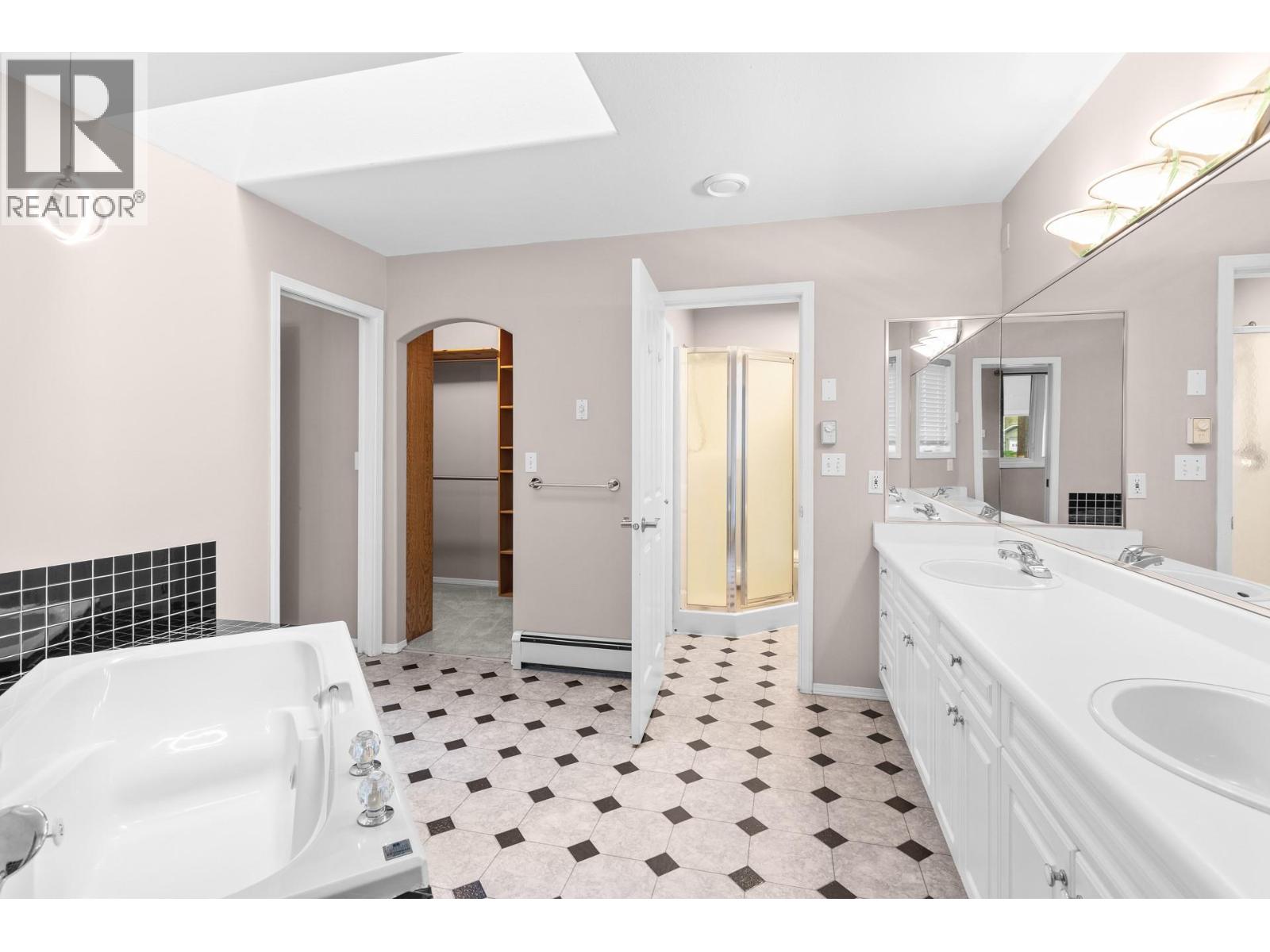  3932 Lakevale Place, Kelowna