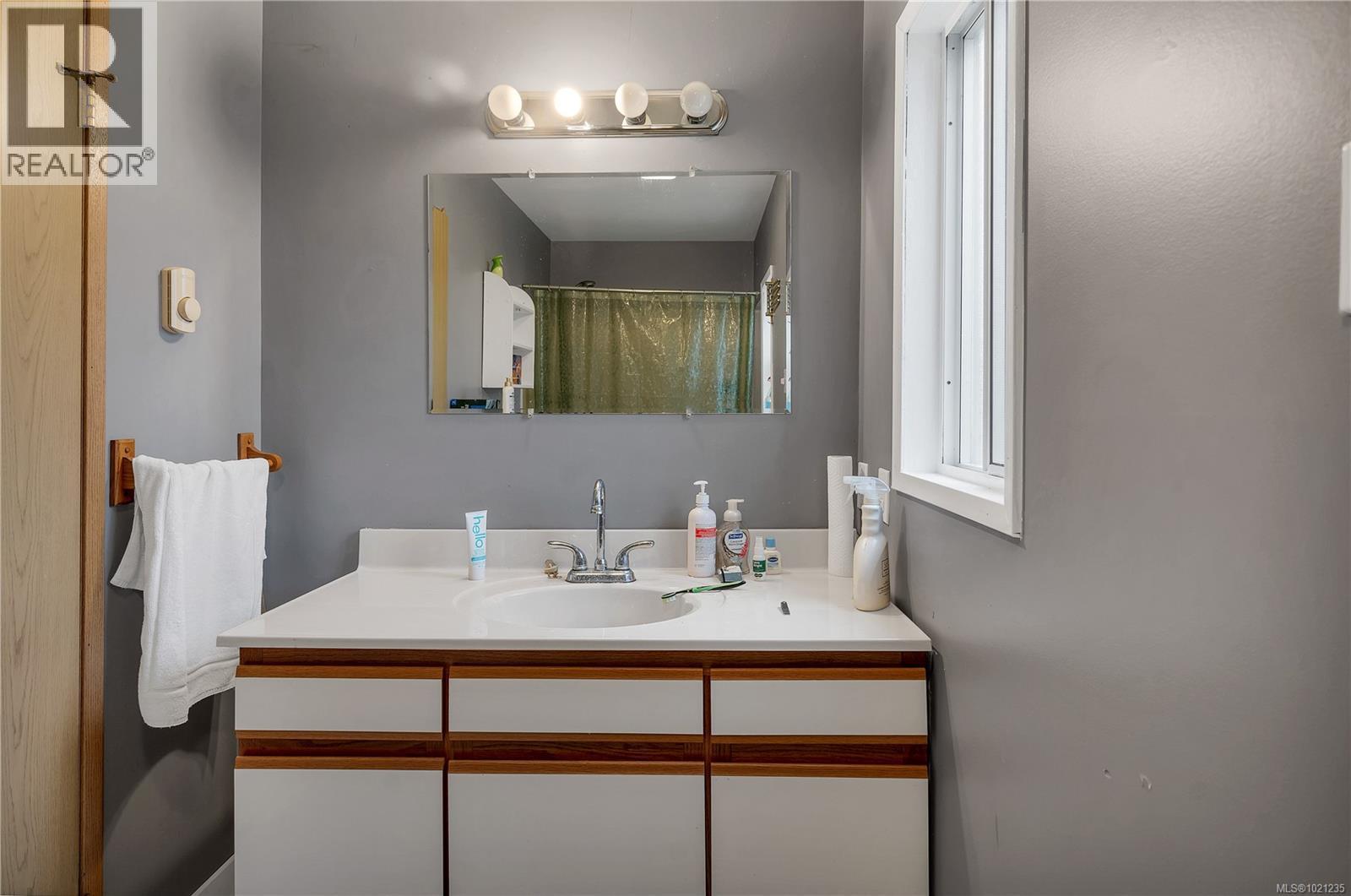 517 Dogwood St, Campbell River