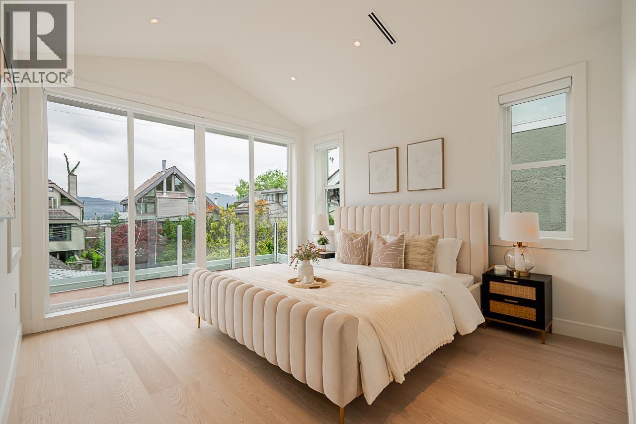 2561 W 2ND AVENUE, Vancouver