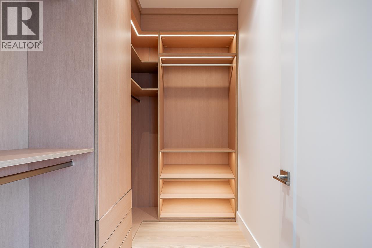 2561 W 2ND AVENUE, Vancouver