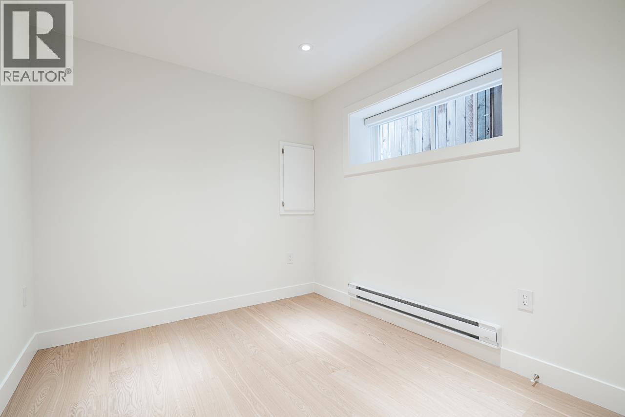 2561 W 2ND AVENUE, Vancouver