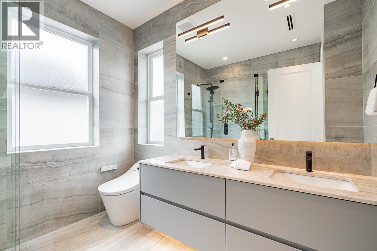 2561 W 2ND AVENUE, Vancouver