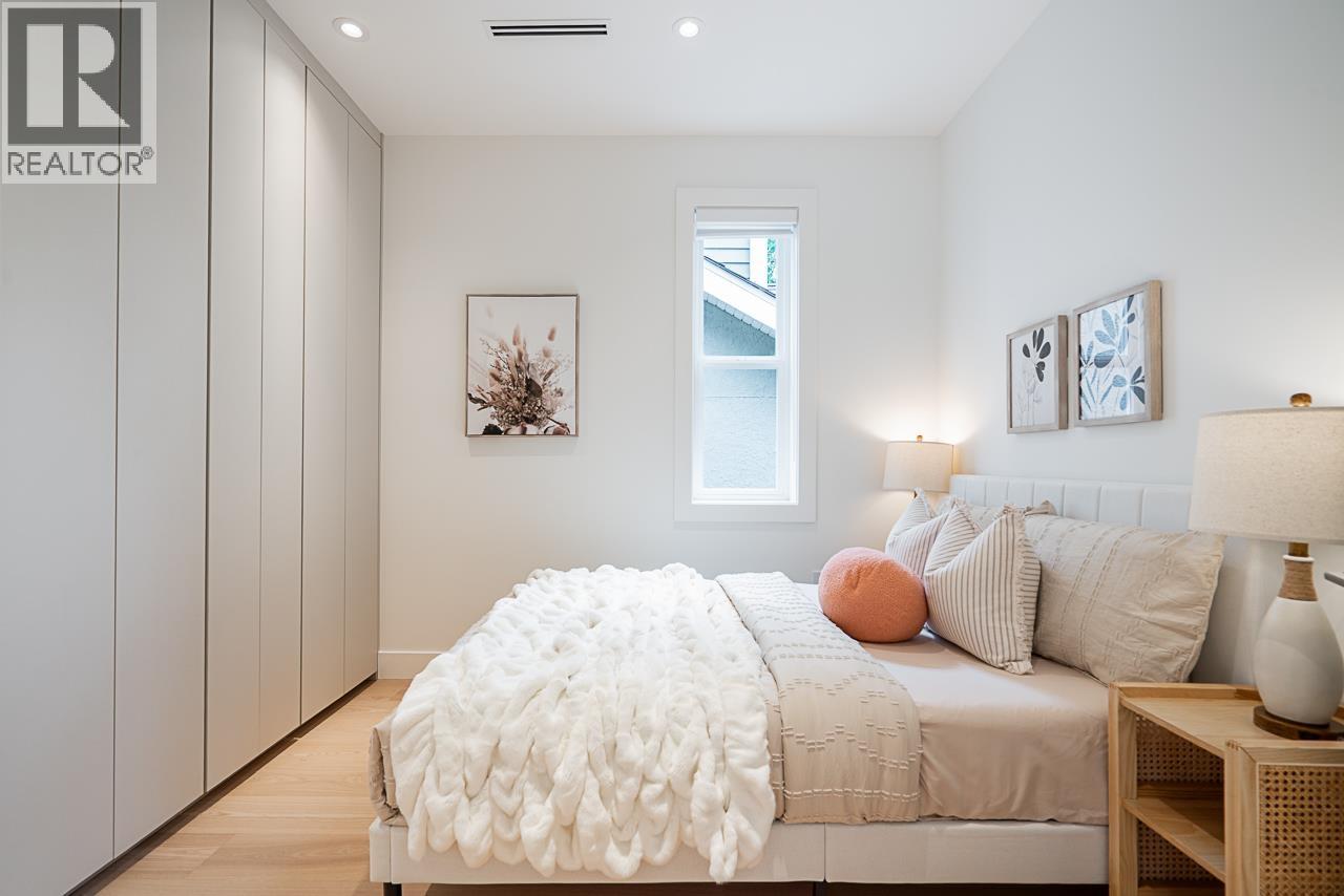 2561 W 2ND AVENUE, Vancouver