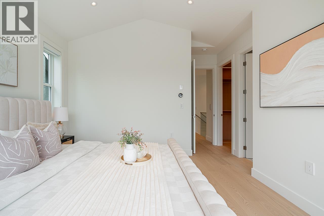 2561 W 2ND AVENUE, Vancouver