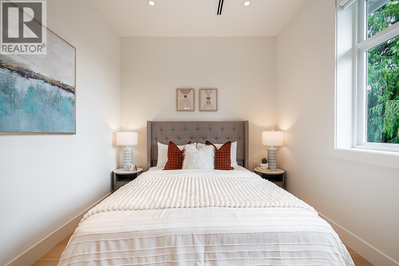 2561 W 2ND AVENUE, Vancouver