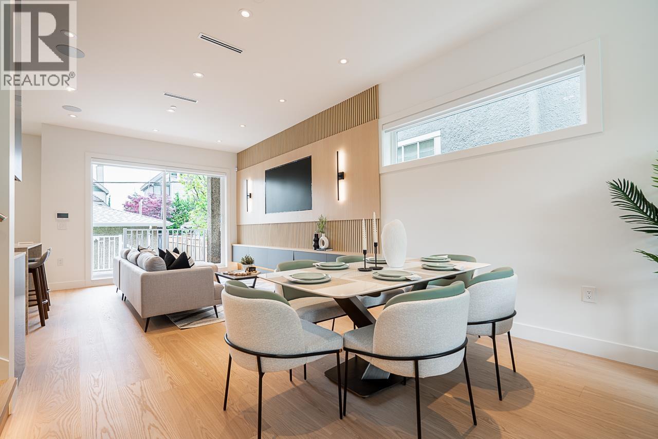 2561 W 2ND AVENUE, Vancouver