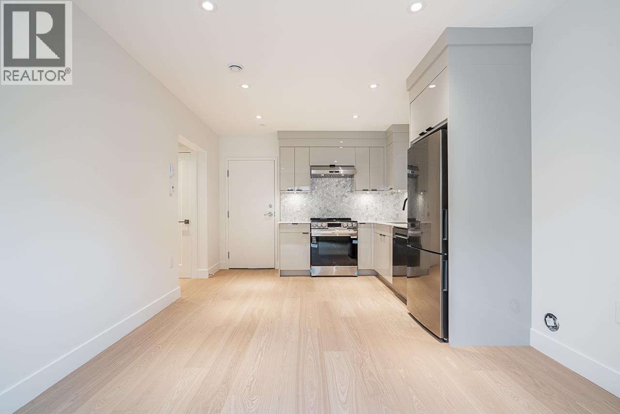 2561 W 2ND AVENUE, Vancouver