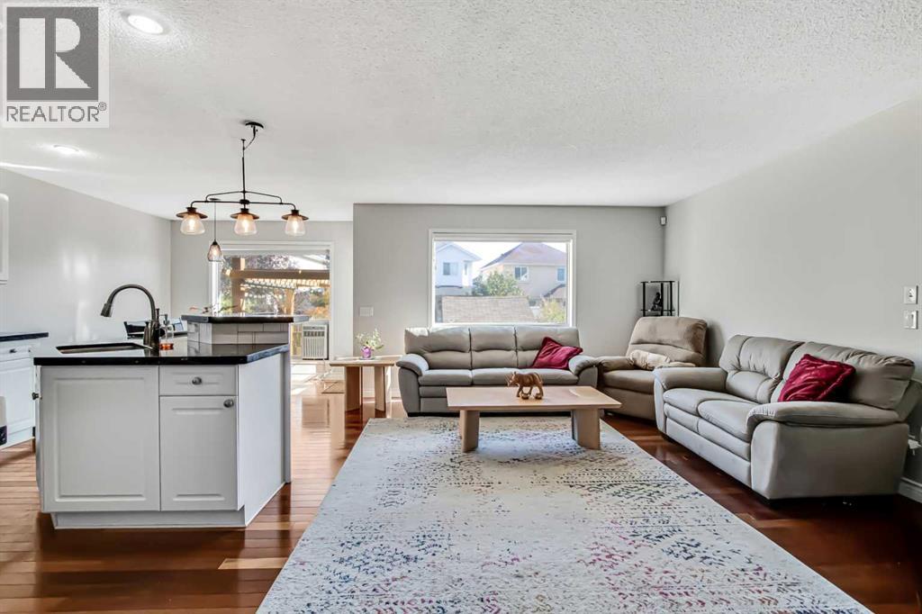 Single Family House for Sale in  Coral Springs Court NE Coral Springs Calgary 