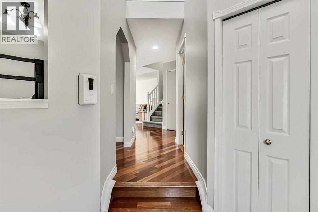 Single Family House for Sale in  Coral Springs Court NE Coral Springs Calgary 