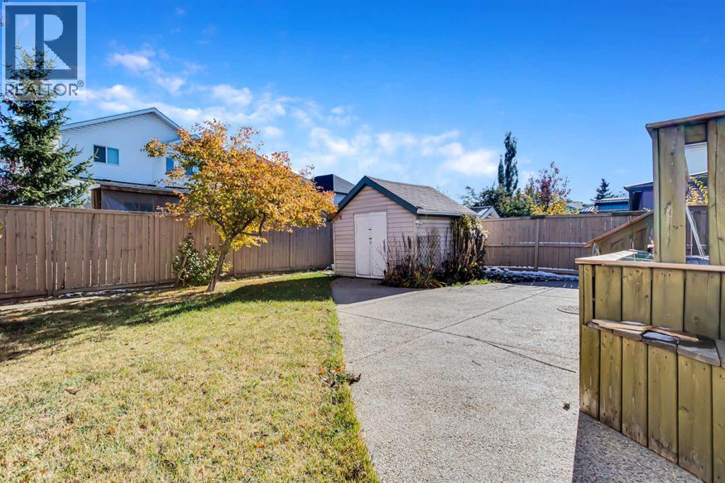 Single Family House for Sale in  Coral Springs Court NE Coral Springs Calgary 