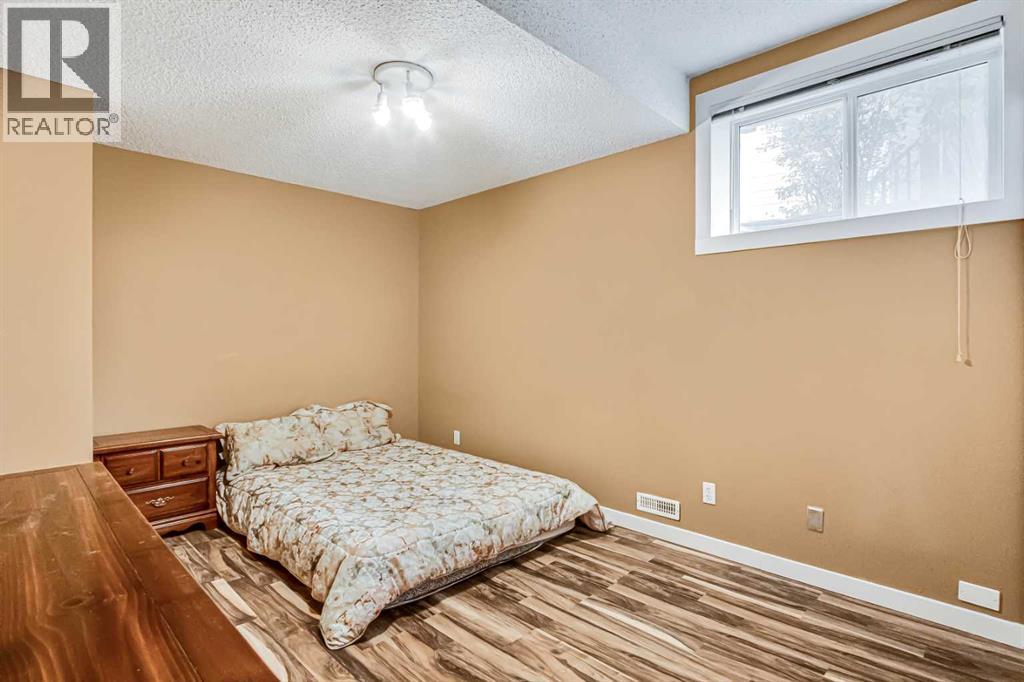 Single Family House for Sale in  Coral Springs Court NE Coral Springs Calgary 