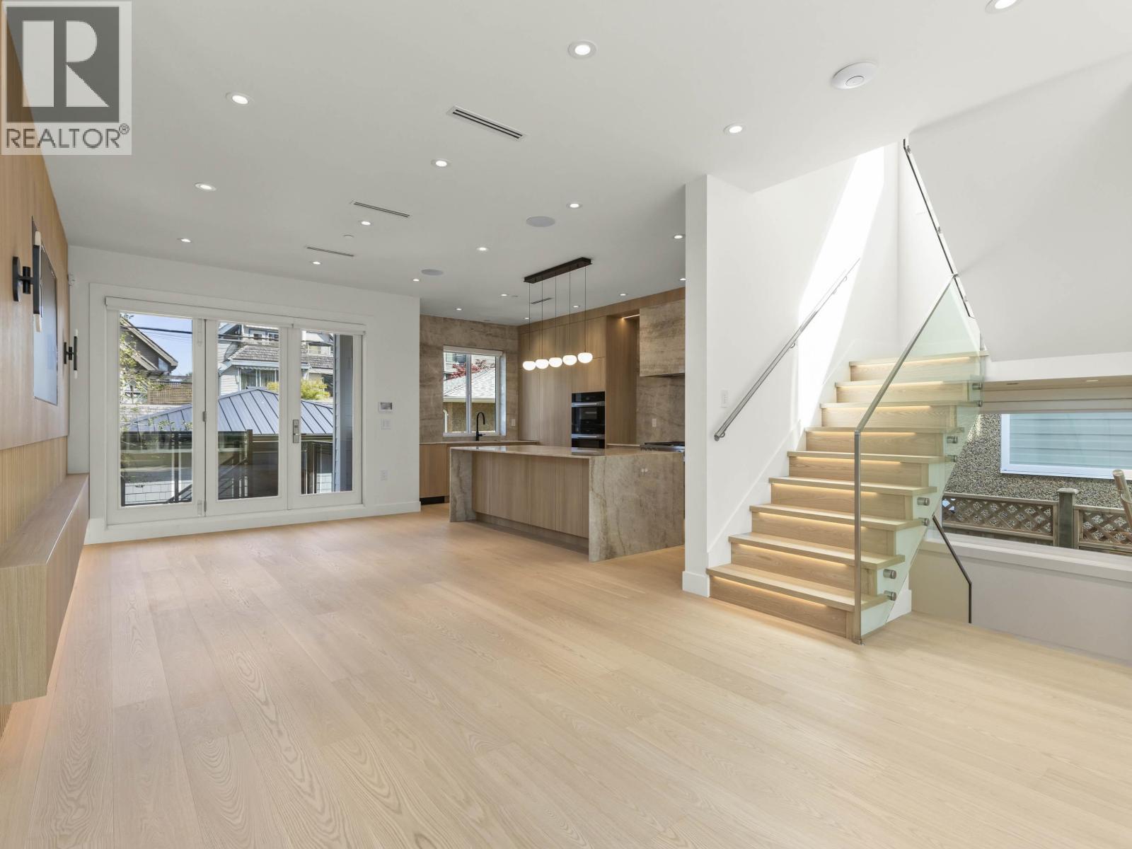 2565 W 2ND AVENUE, Vancouver