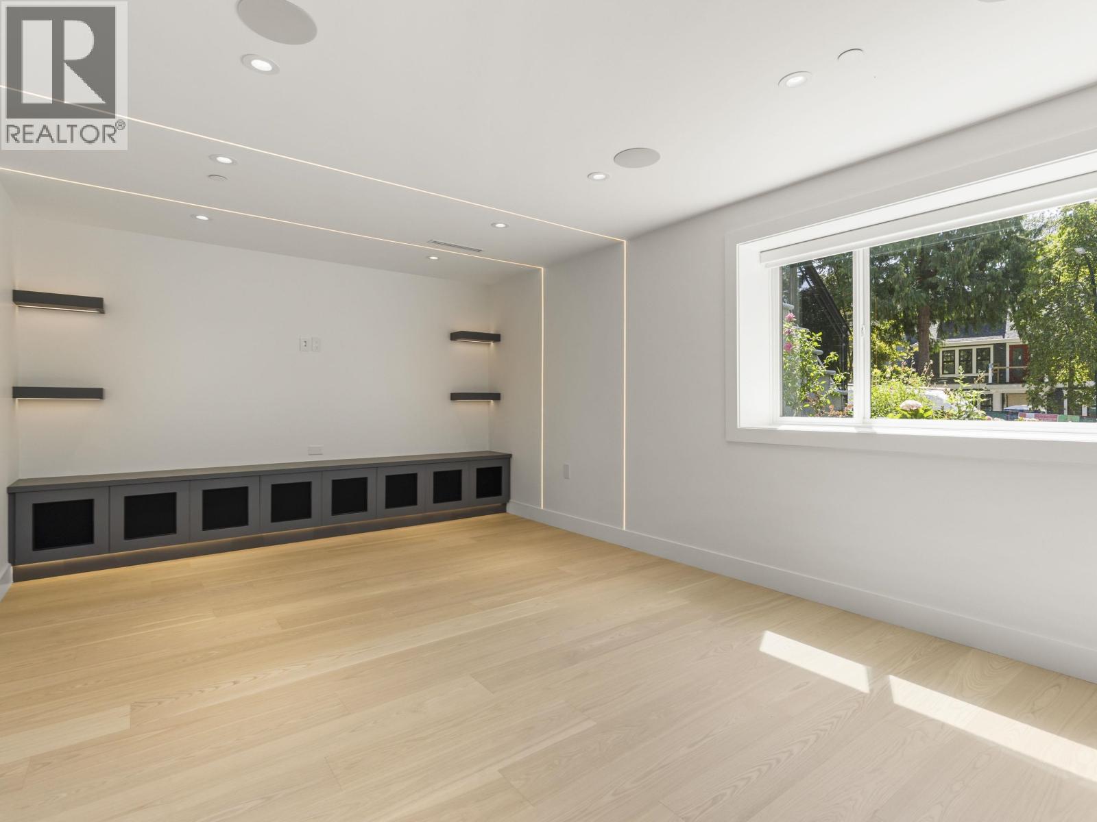 2565 W 2ND AVENUE, Vancouver