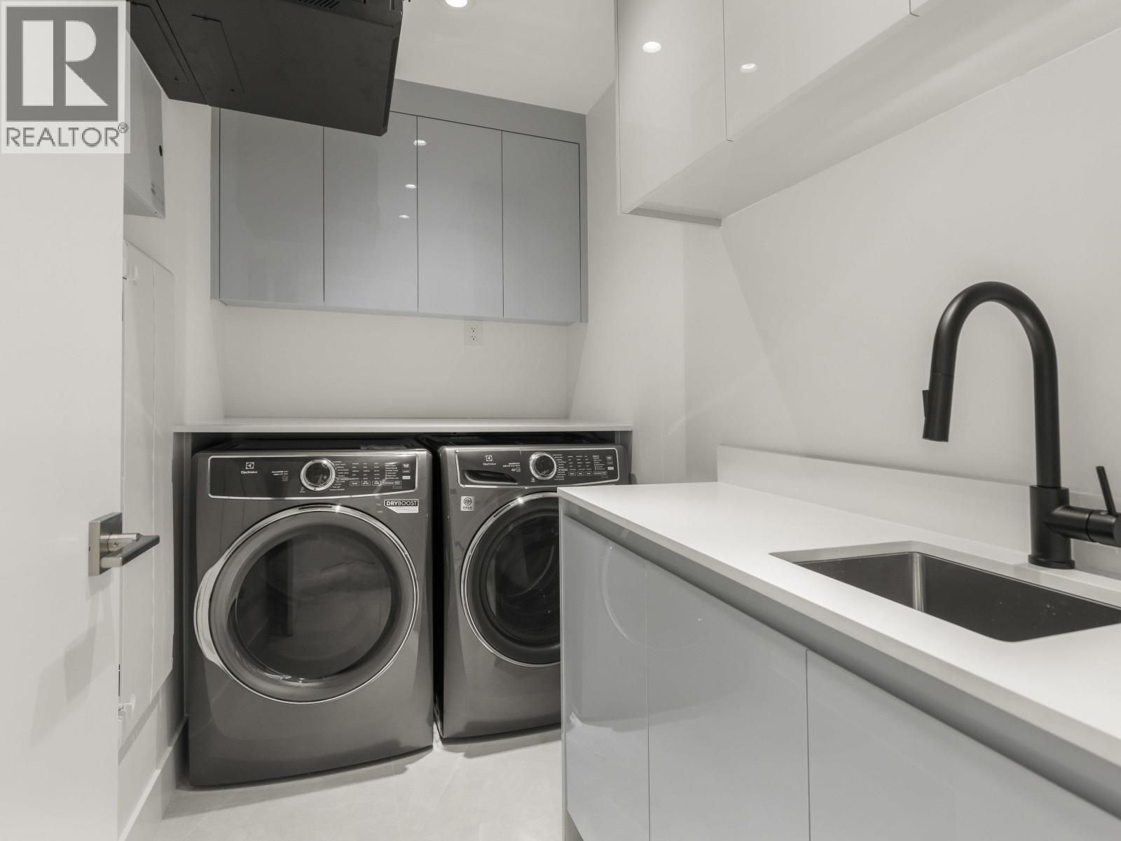 2565 W 2ND AVENUE, Vancouver