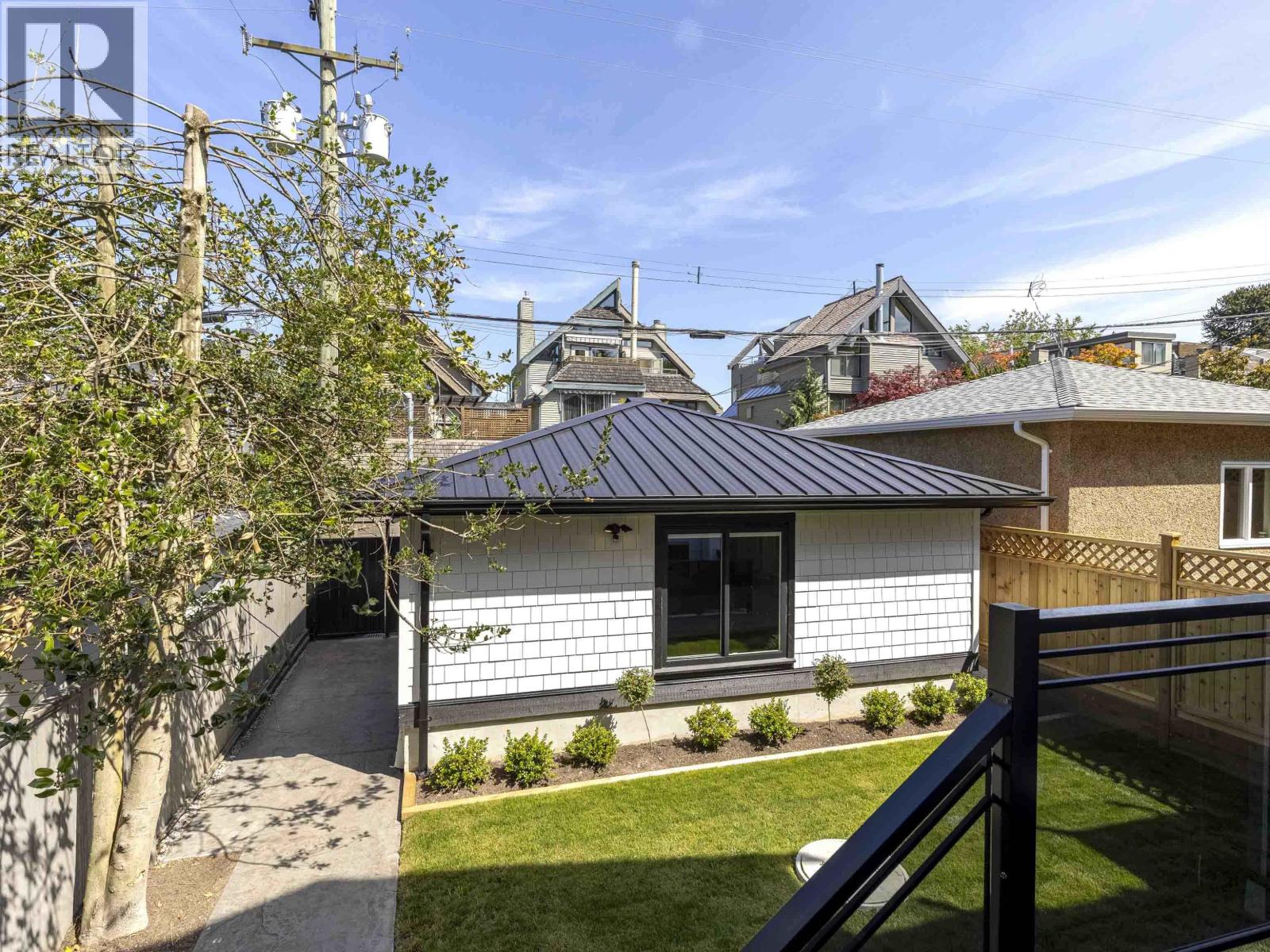 2565 W 2ND AVENUE, Vancouver