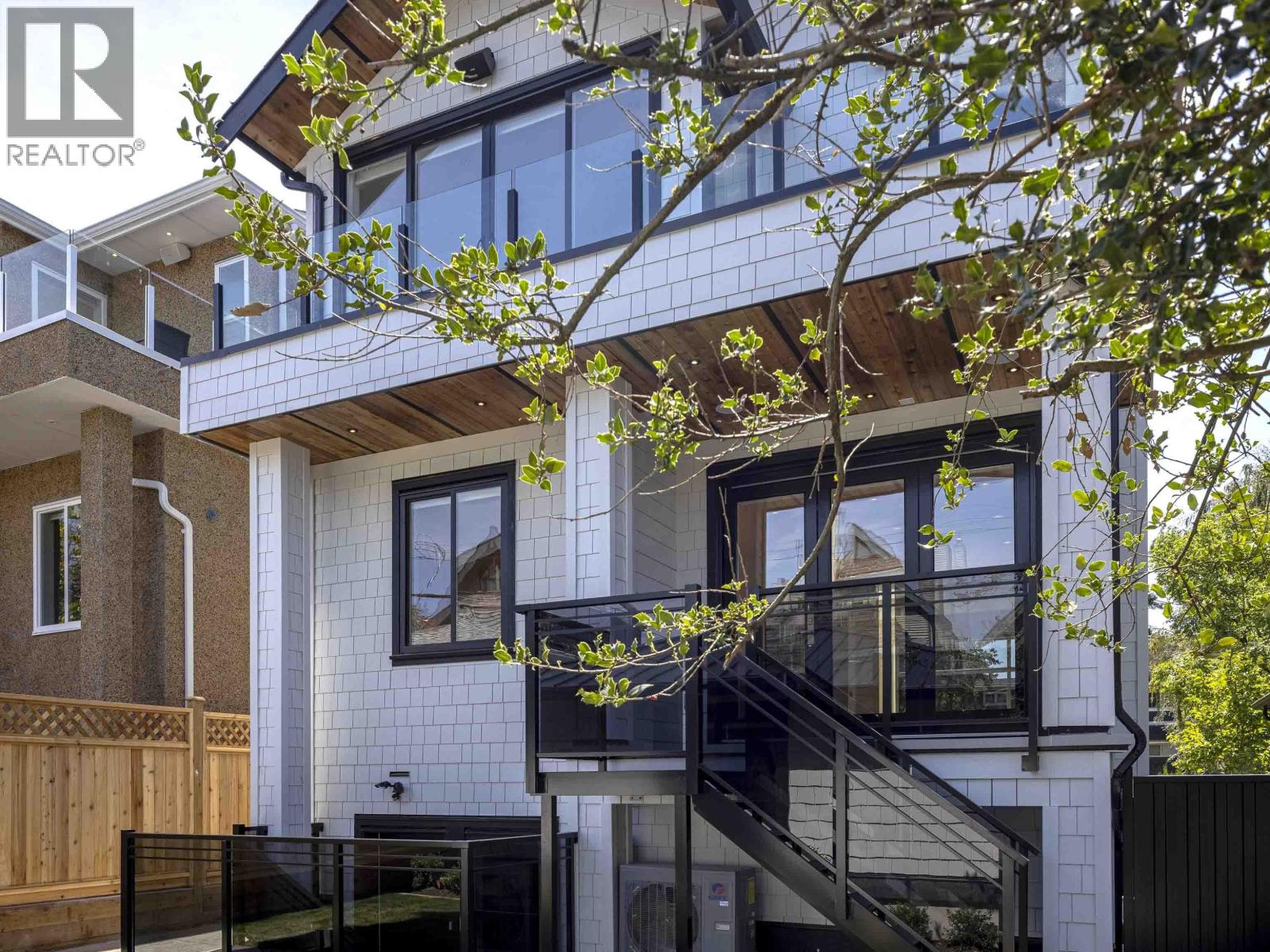 2565 W 2ND AVENUE, Vancouver