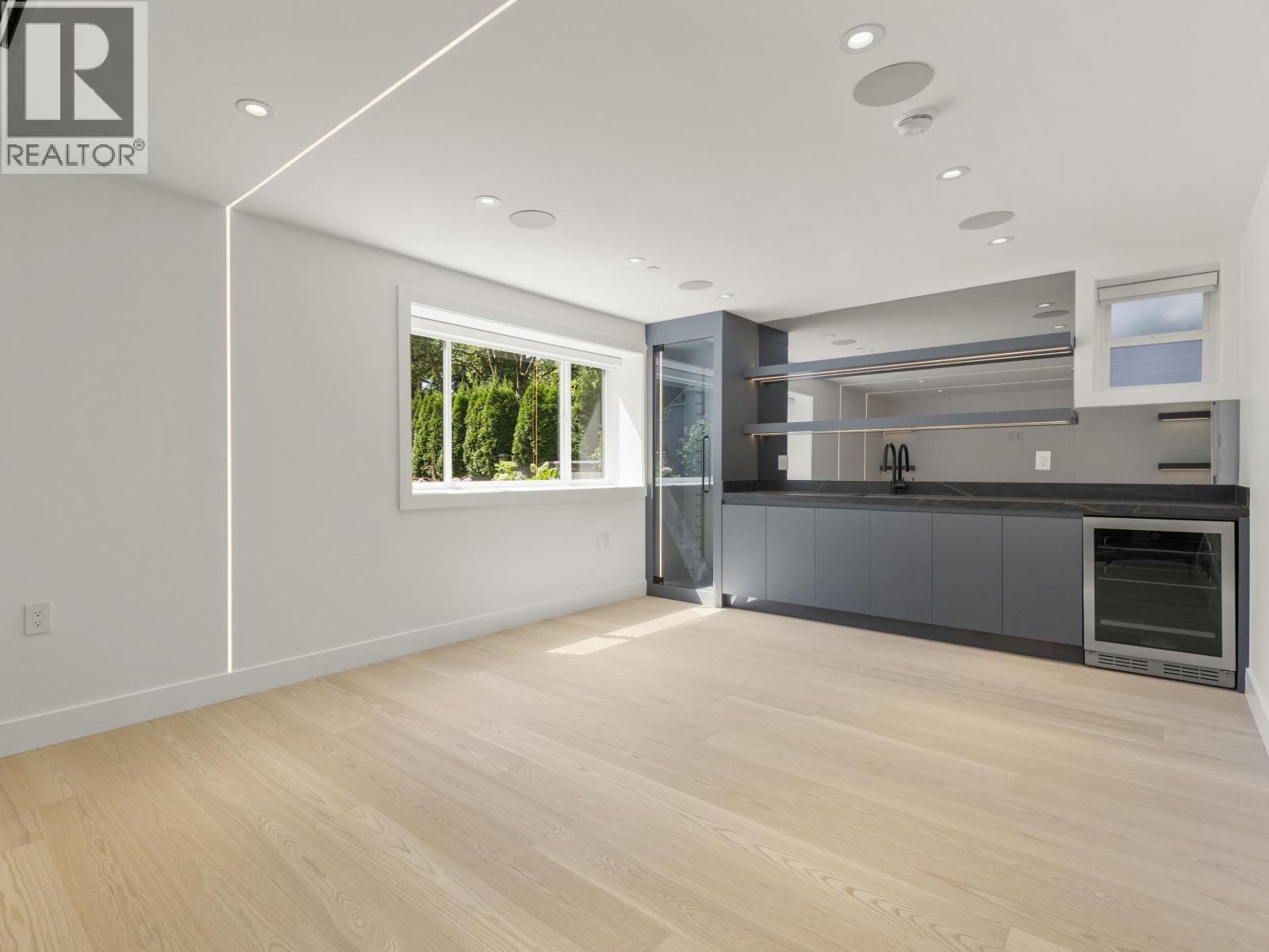 2565 W 2ND AVENUE, Vancouver