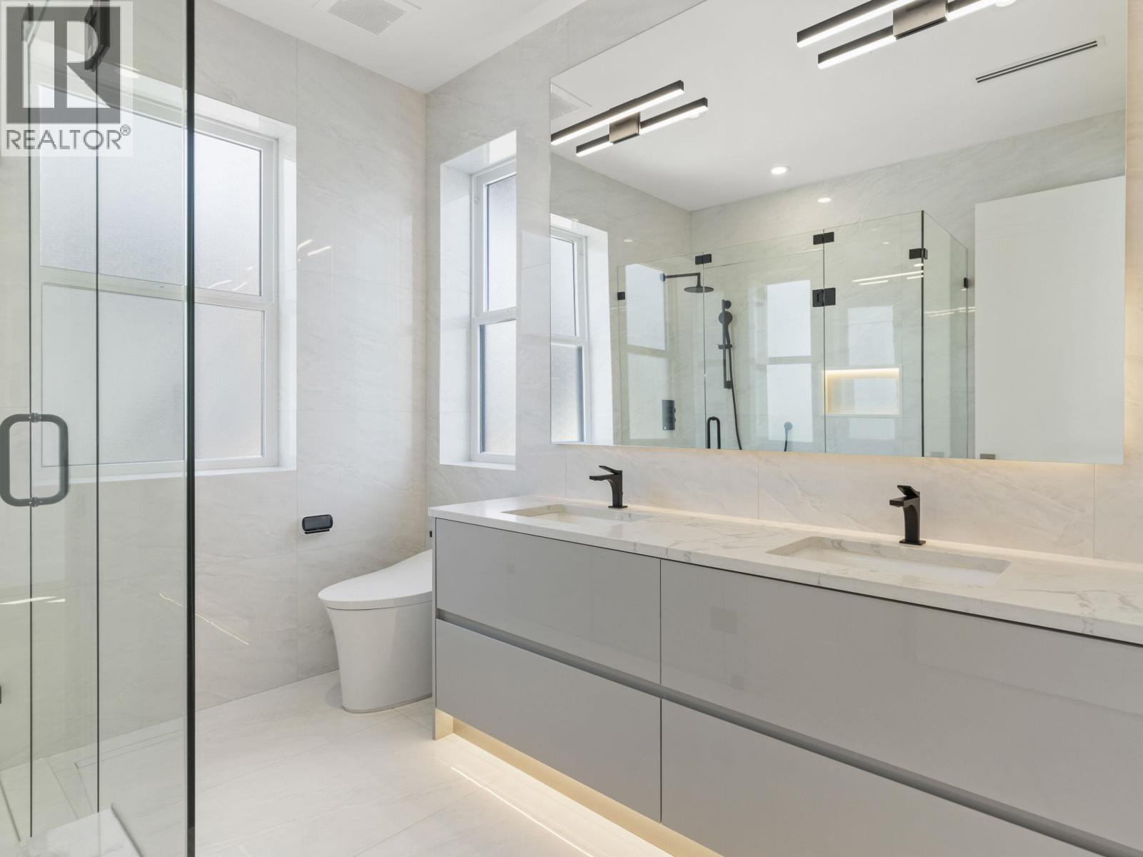 2565 W 2ND AVENUE, Vancouver