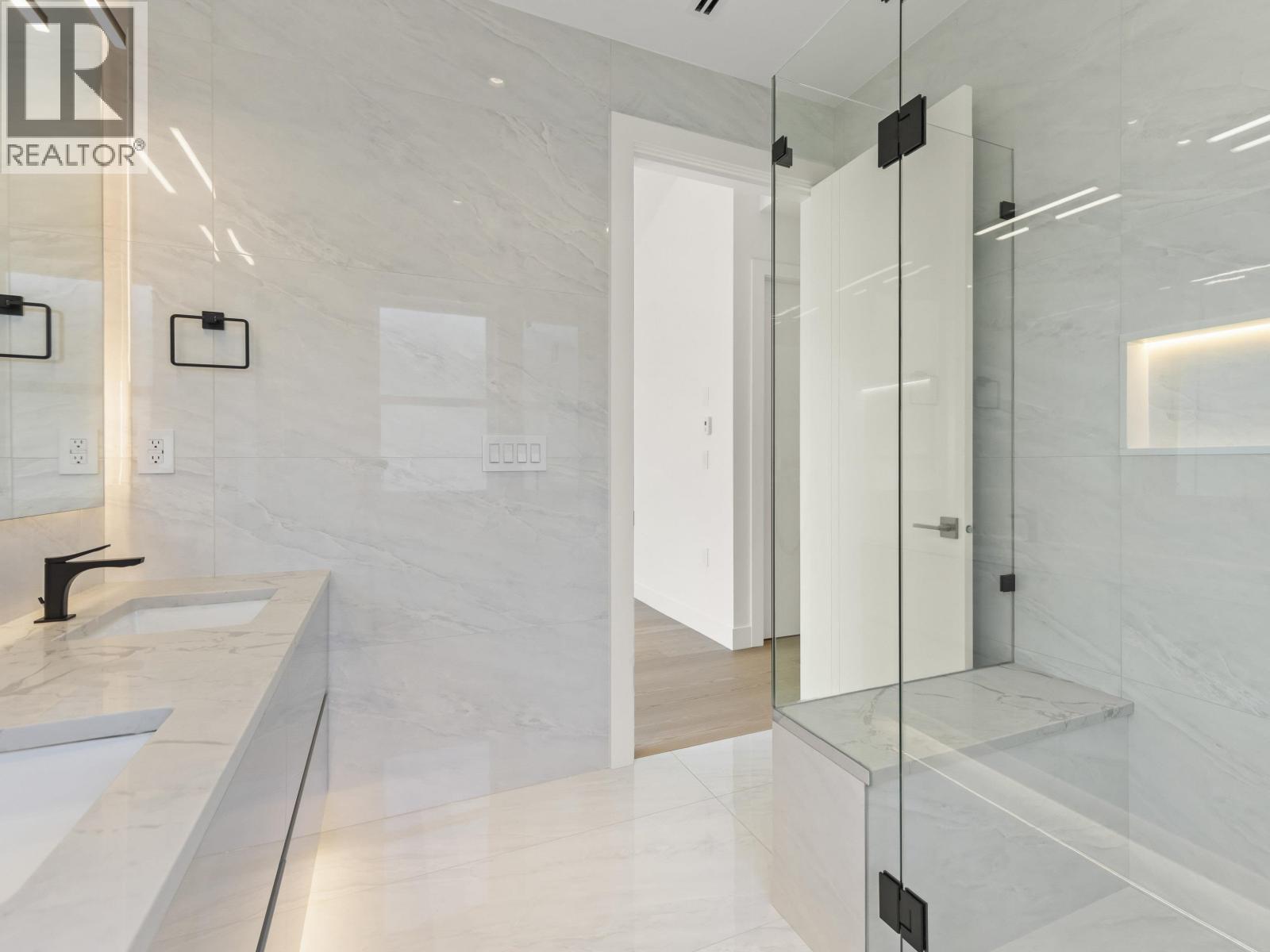 2565 W 2ND AVENUE, Vancouver