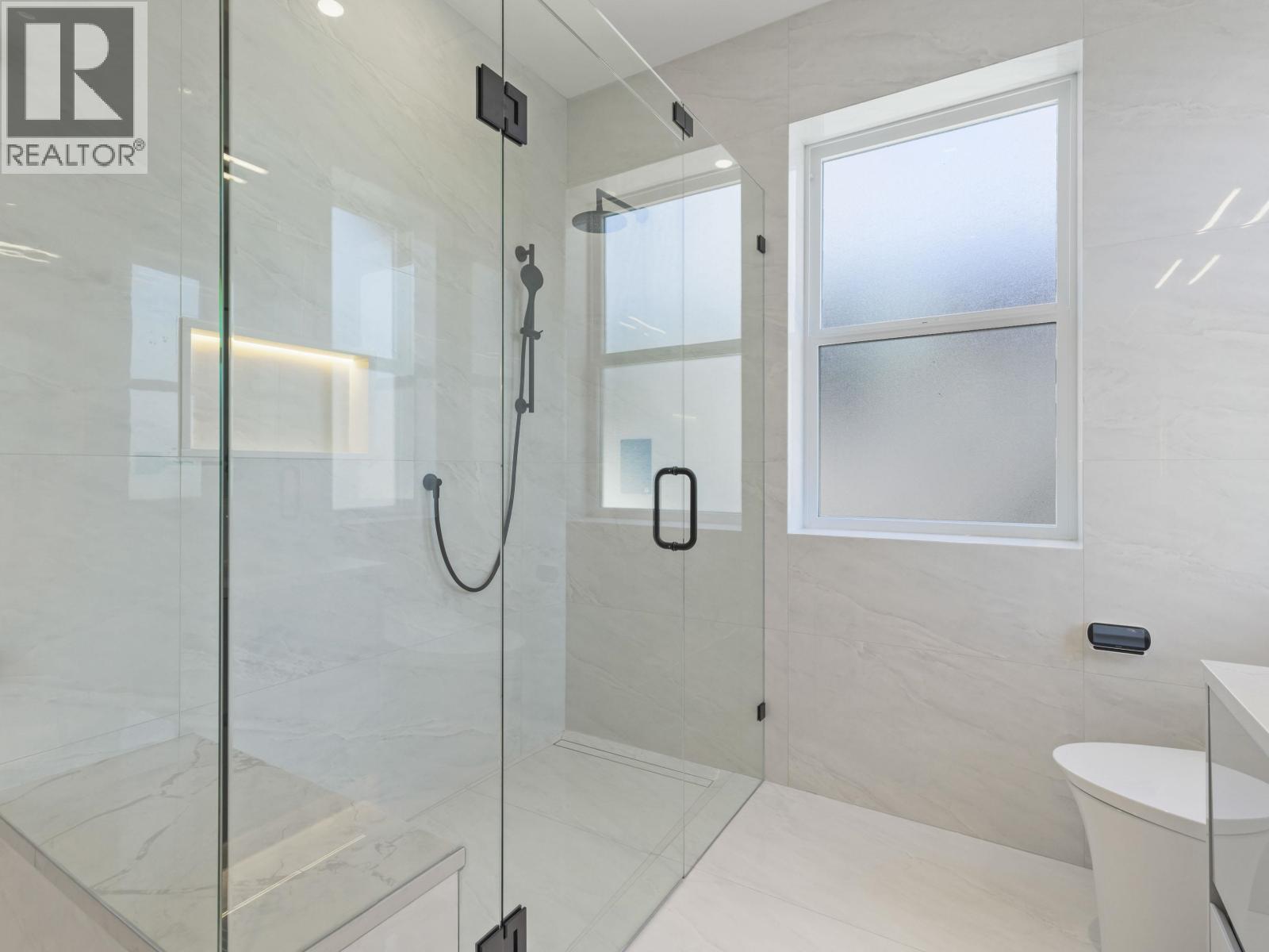 2565 W 2ND AVENUE, Vancouver