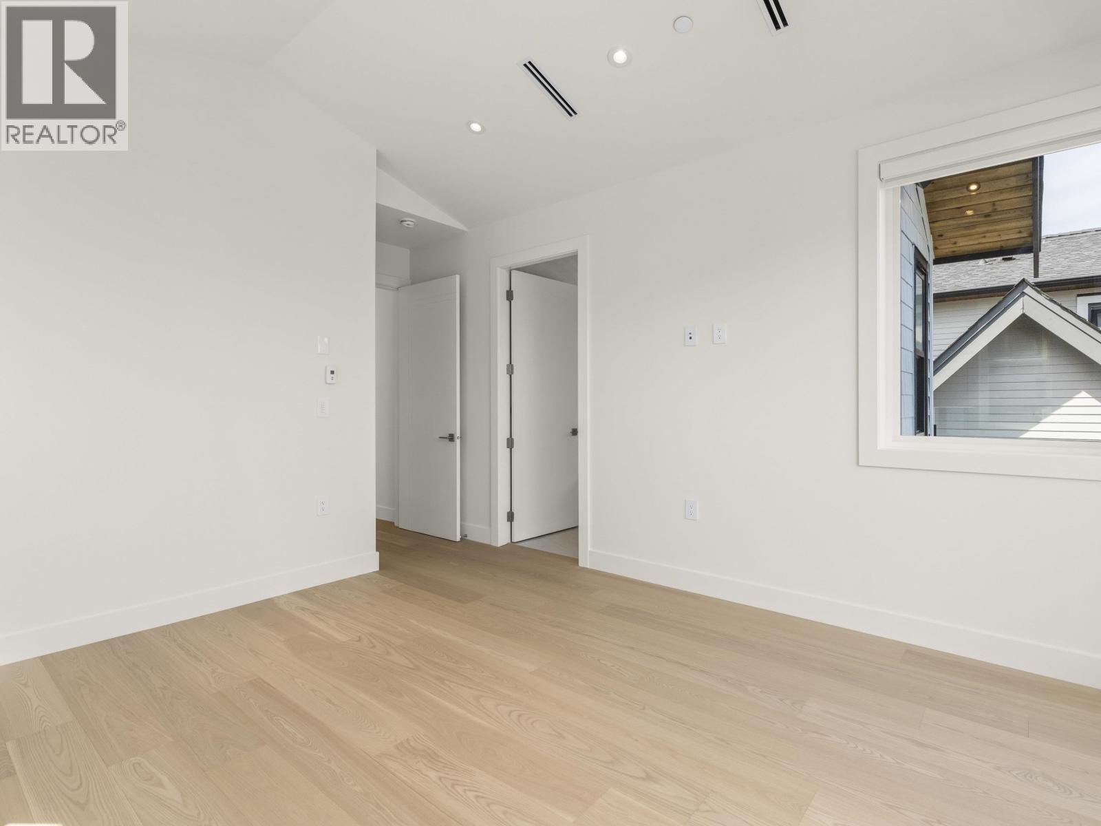 2565 W 2ND AVENUE, Vancouver