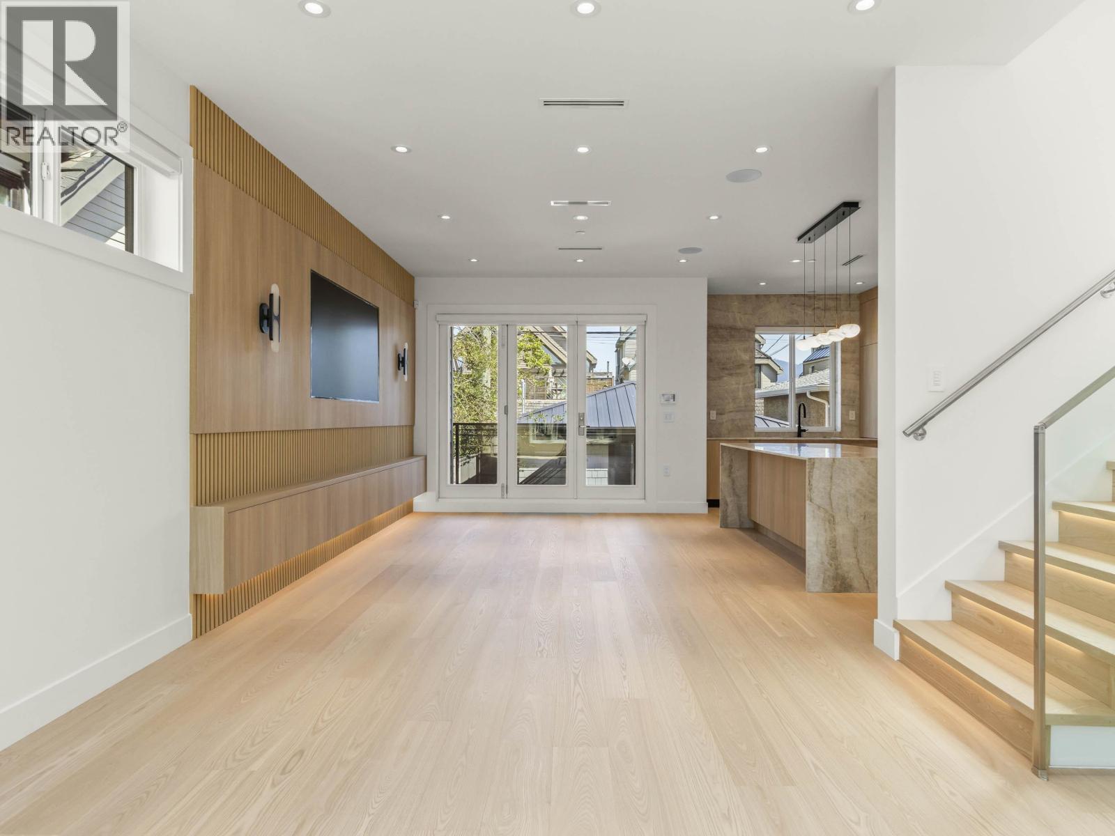 2565 W 2ND AVENUE, Vancouver