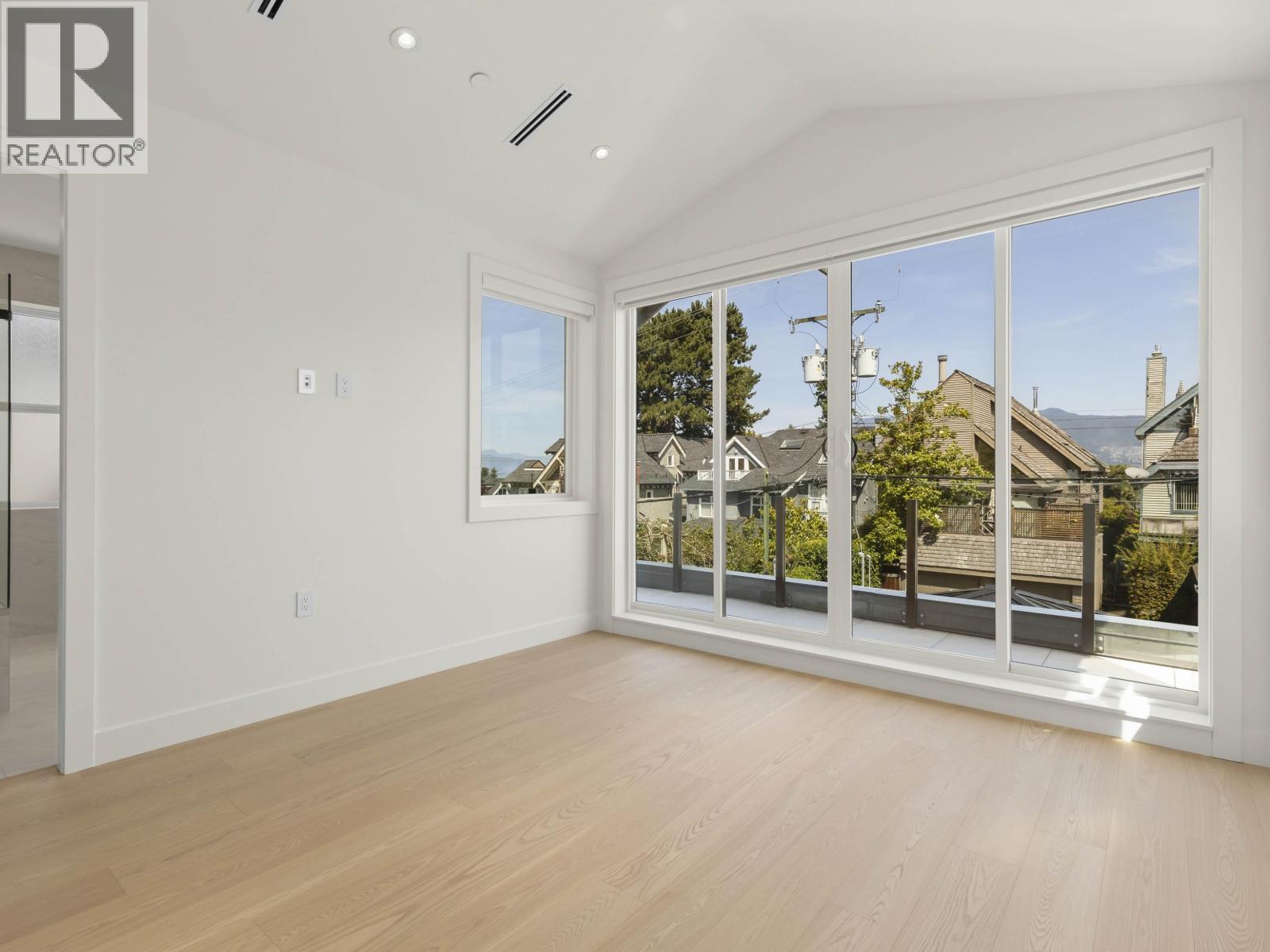 2565 W 2ND AVENUE, Vancouver