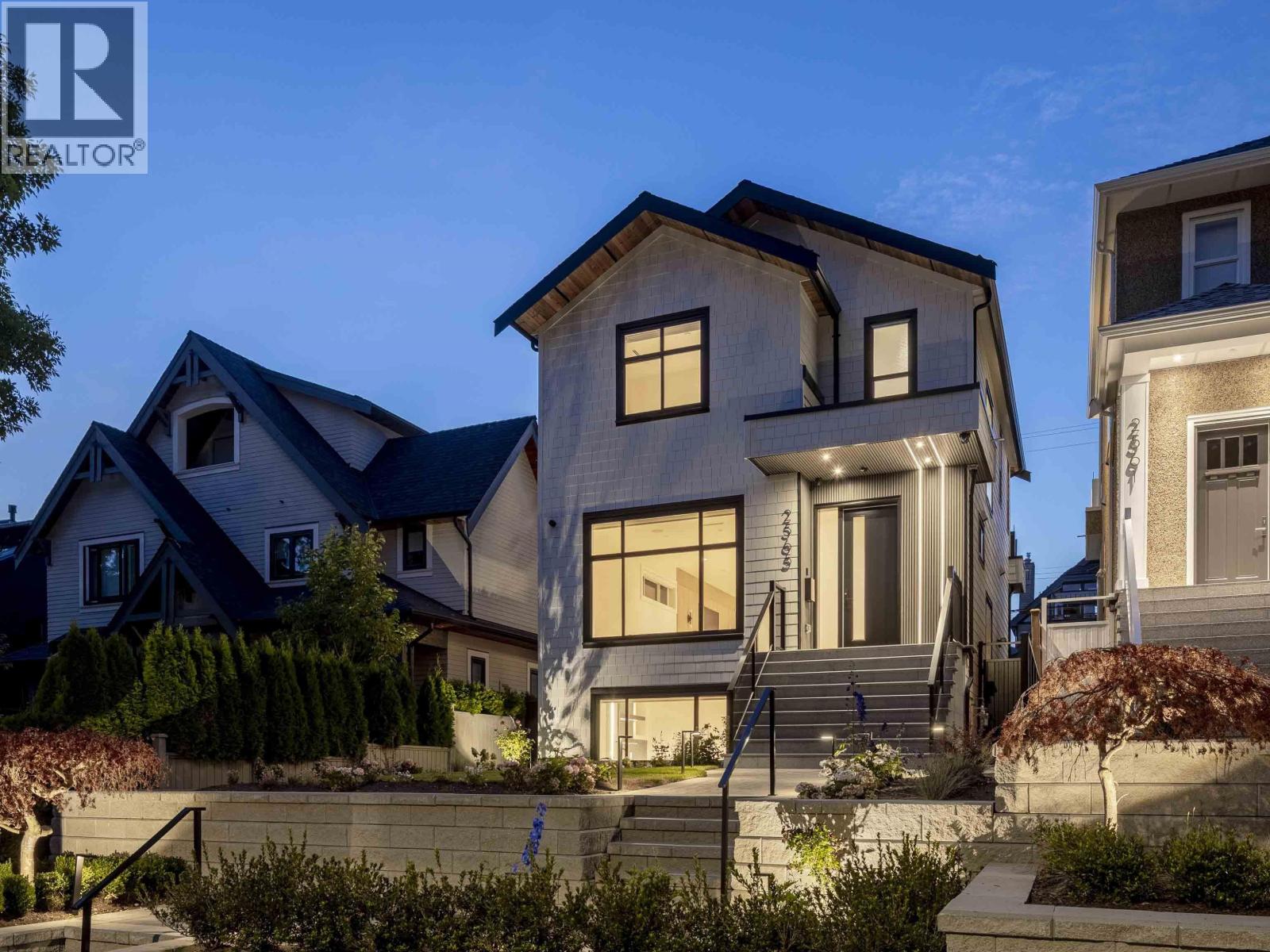 2565 W 2ND AVENUE, Vancouver