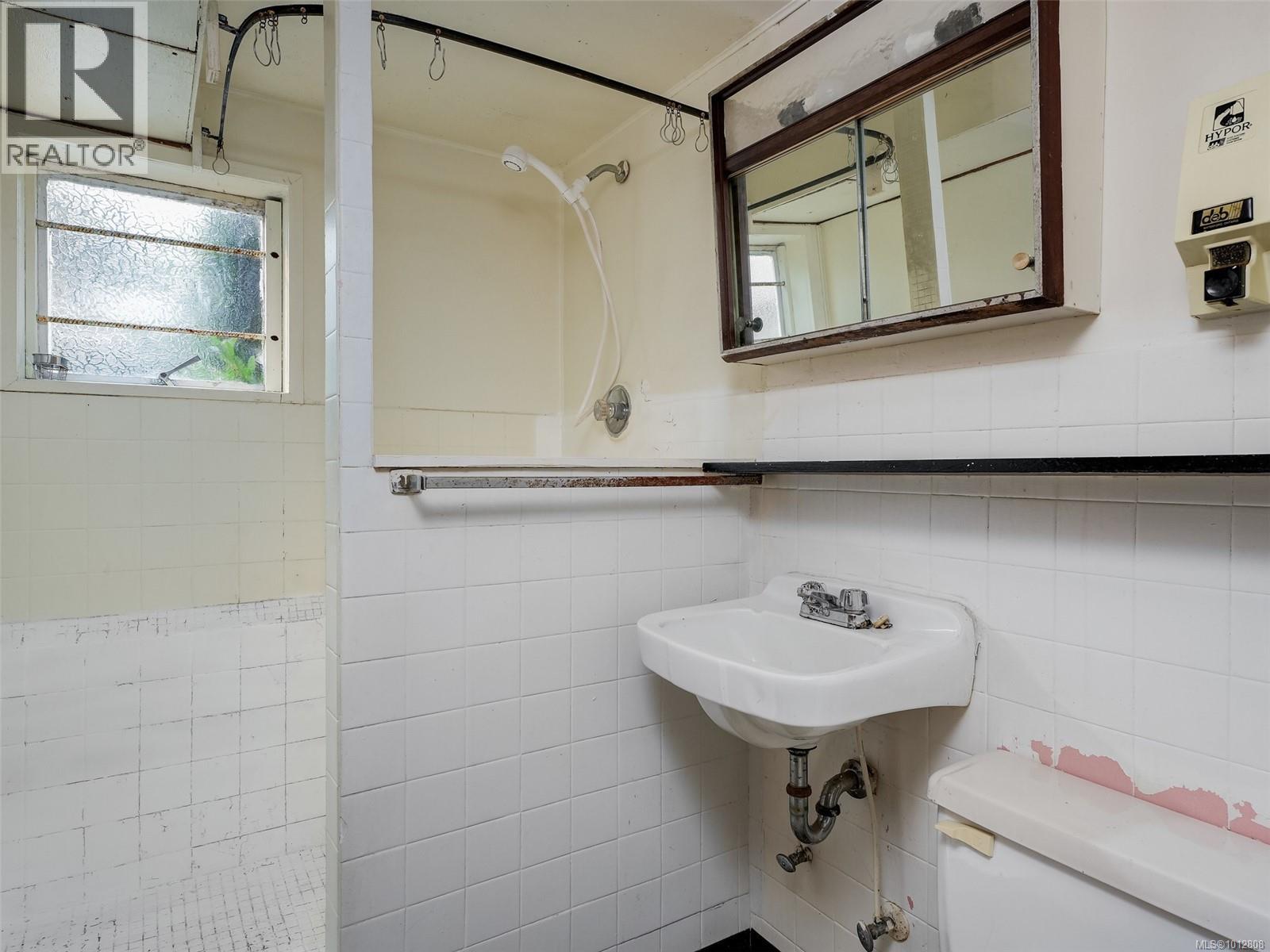  723 Genevieve Road, Saanich