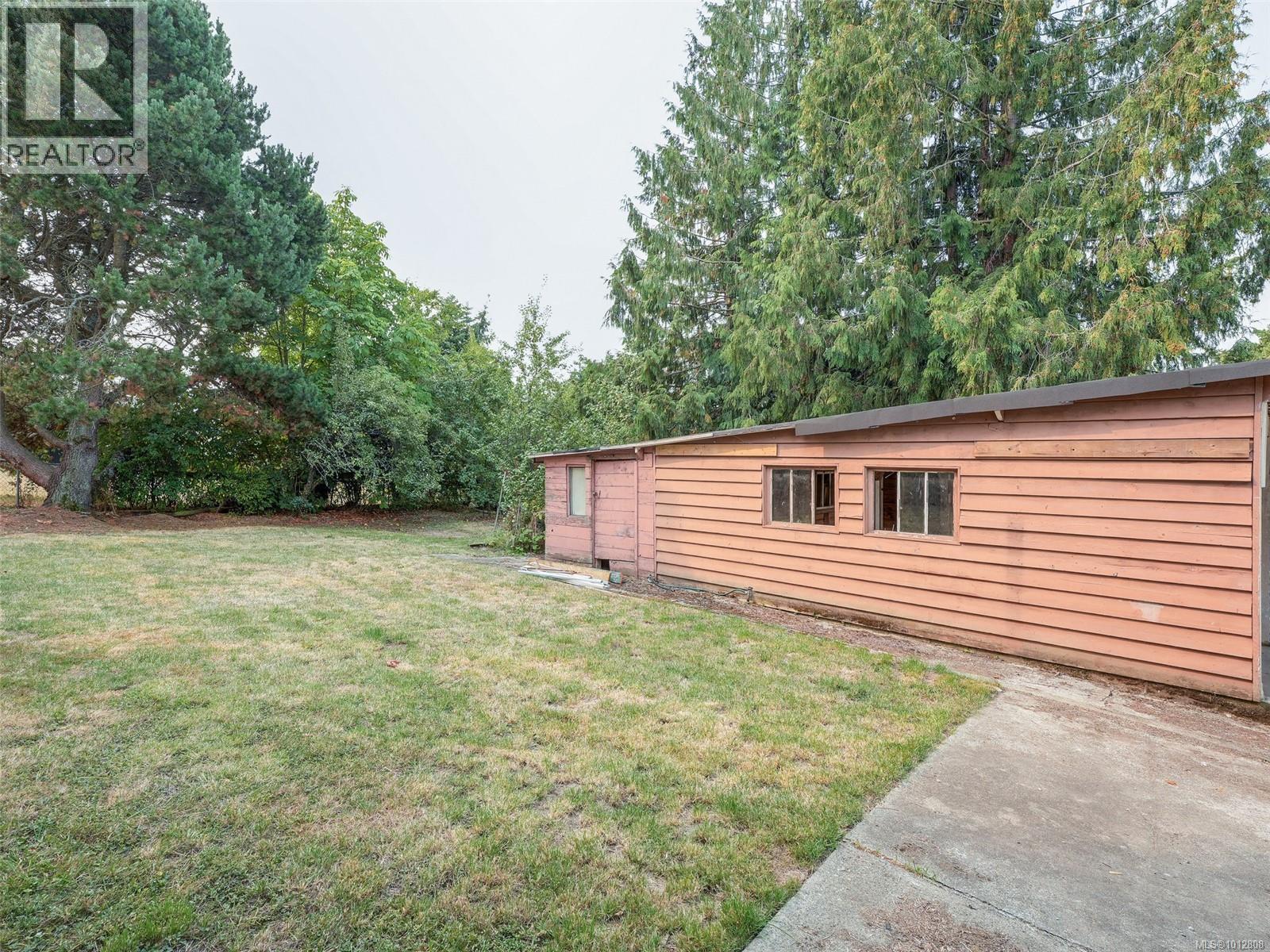 723 Genevieve Road, Saanich