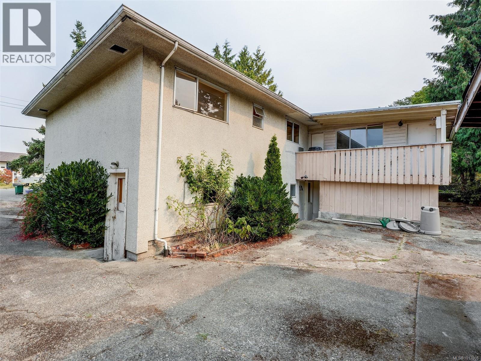  723 Genevieve Road, Saanich