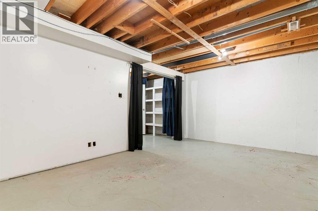 Single Family House for Sale in   Galbraith Drive SW Glamorgan Calgary 