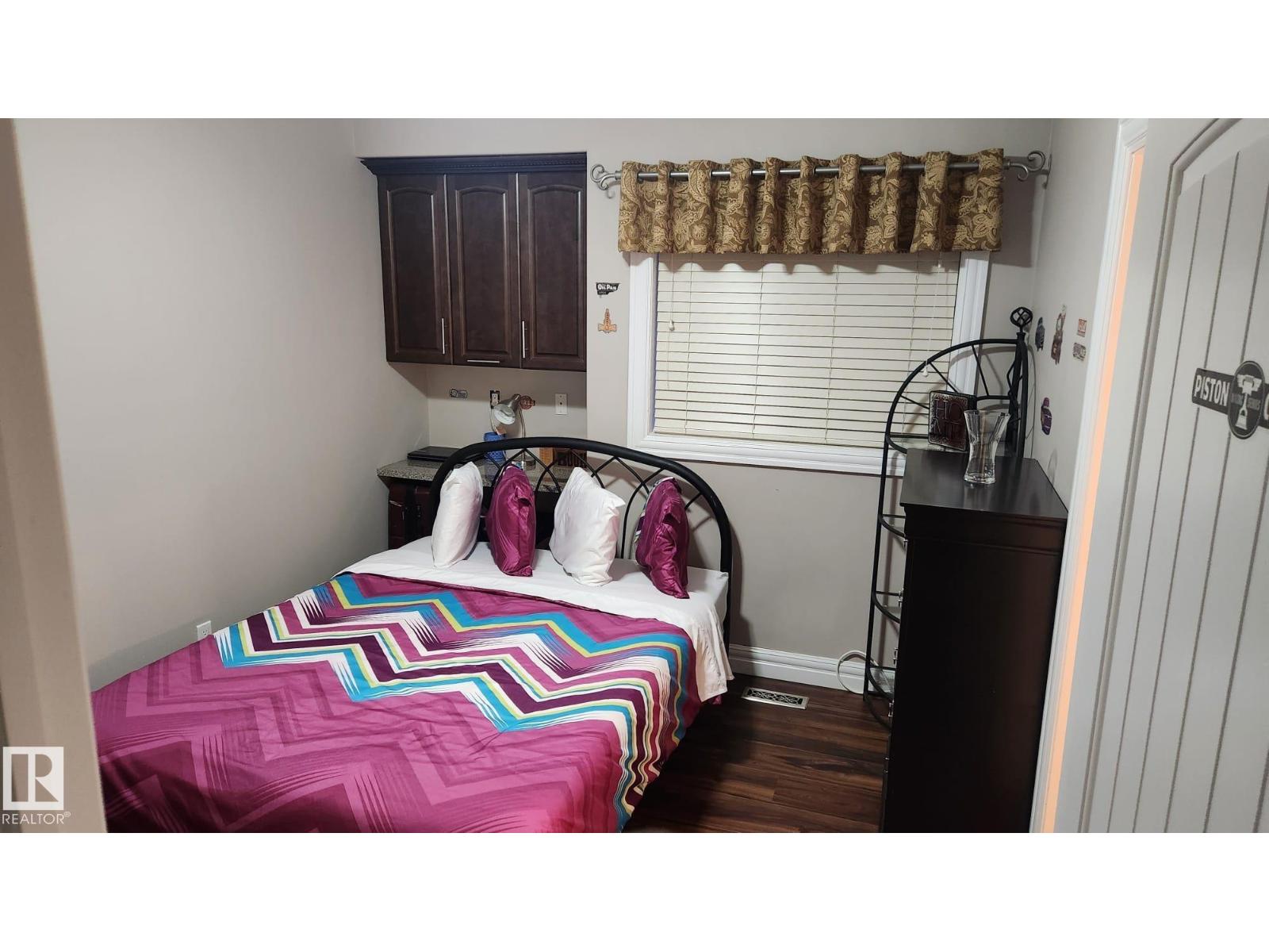 1715 69 ST SW, Edmonton