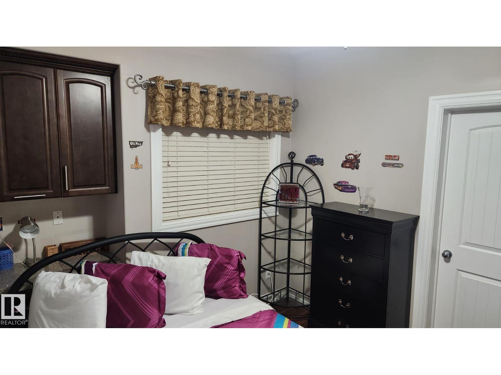 1715 69 ST SW, Edmonton