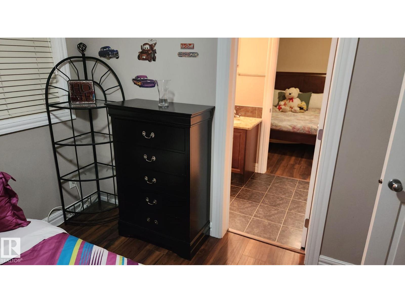 1715 69 ST SW, Edmonton