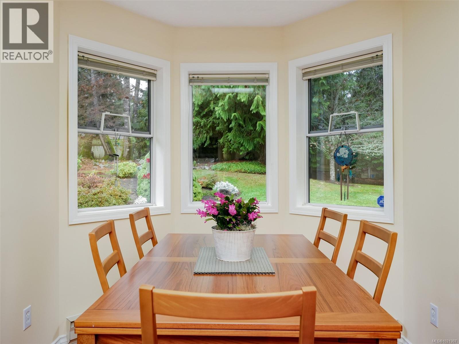  8618 Kingcome Crescent, North Saanich